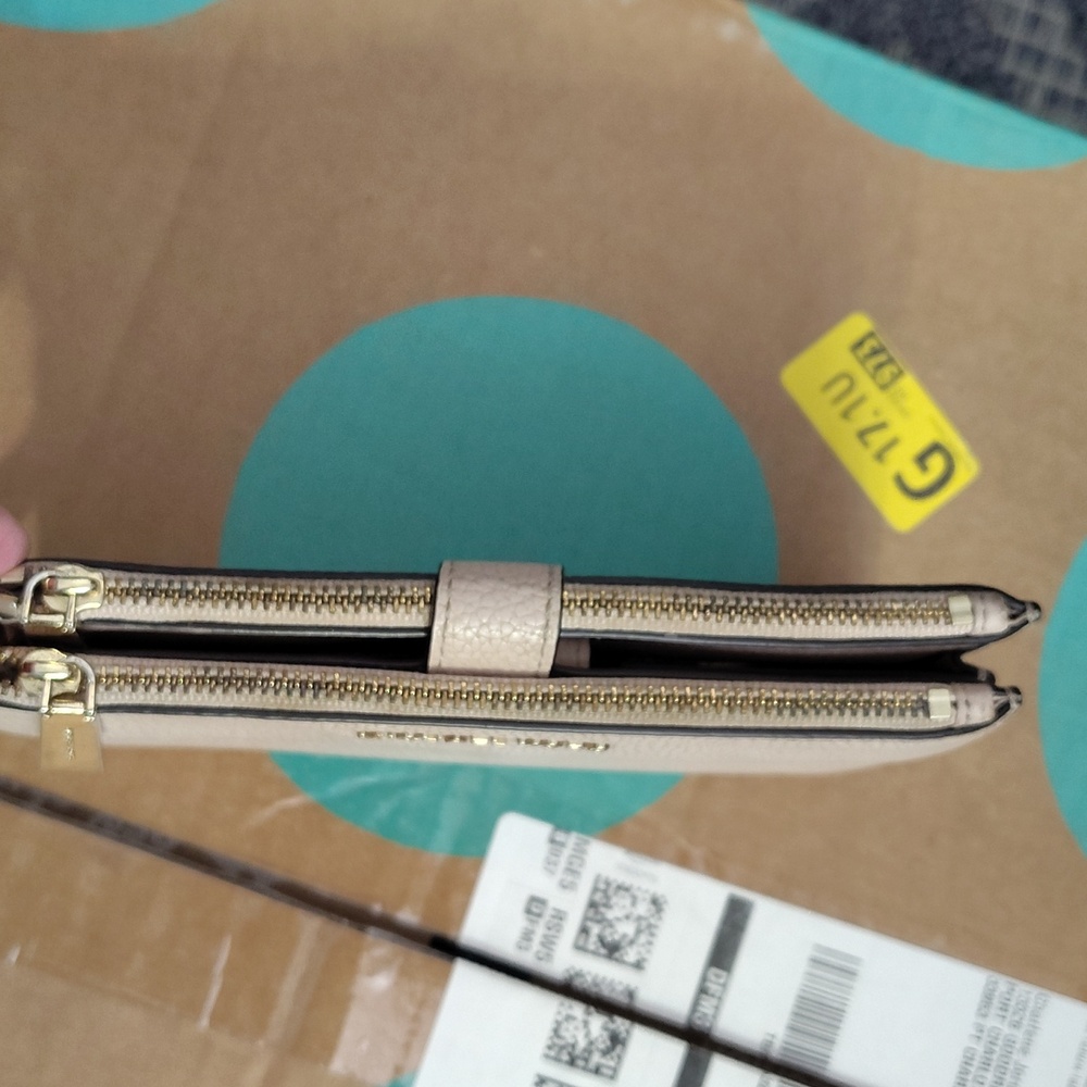 Michael Kors Blush Pink Leather Wristlet Wallet with Gold Hardware - Picture 6 of 8